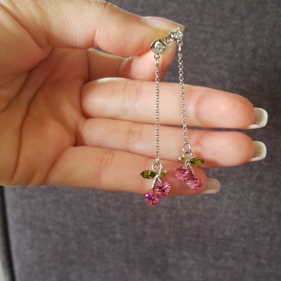 Jewelry - 💌🛍Gorgeous cherry drop earrings
